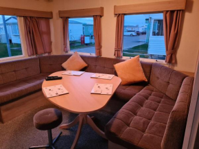Cosy, family caravan near the beach